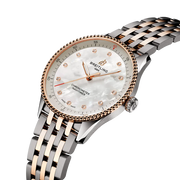 Cassa in acciaio inox e 18k oro rosso da 32 mm e cinturino in metallo bicolore del Breitling Navitimer 32 con lunetta fissa